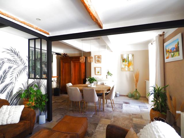 A VENDRE ORAISON Rare à la vente Plein centre Maison de 182 m2 sans travaux