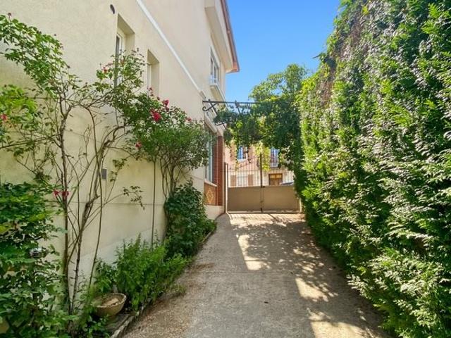 À vendre Oyonnax Centre 01100 – Demeure bourgeoise de cara. 207m² Oyonnax