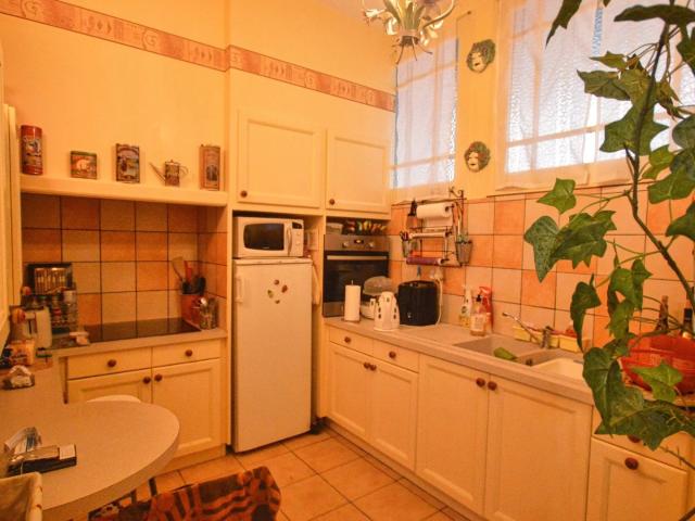 À VENDRE – Palais des Parcs Appartement T3 à rafraîchir