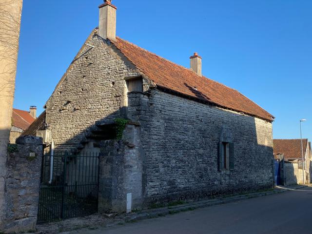 à Vendre Petite maison de campagne avec Grange et Jardin clos SARRY 89 Plain pied