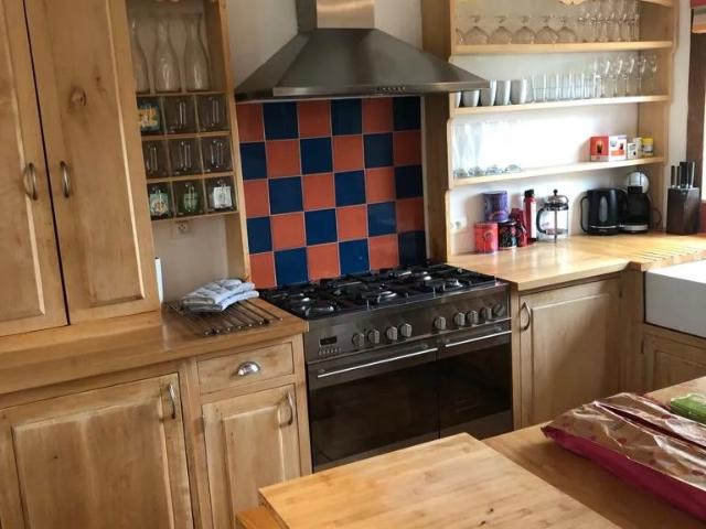À vendre: petite propriété avec potentiel gîte et piscine Hau