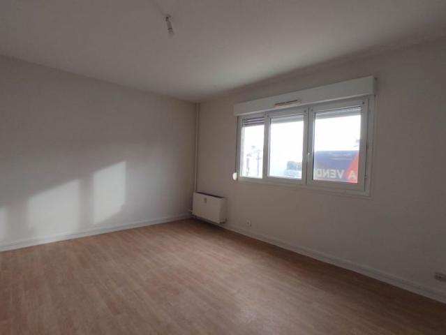 A VENDRE – PONT SUR SEINE 10 RUE DE CHAPON Etage 1 PORTE N 12