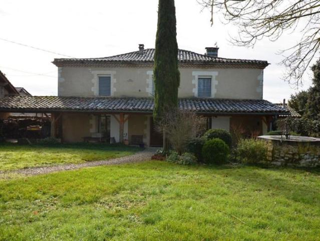 A vendre, proche Jégun, Gers: Jolie maison en pierre en très bon état, à la campagne au calme, 3 chambres, grand jardin et dépendances. 15 minutes d'Auch