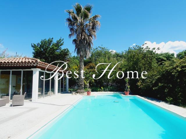 A vendre Proche Nîmes villa de style bastide de 230 m2 habit