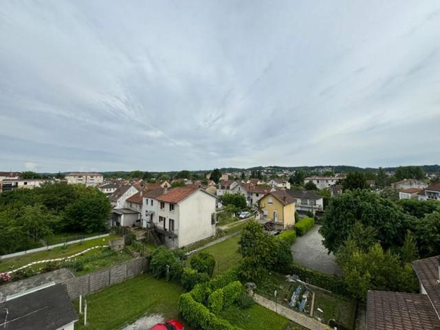 A vendre proche tous commerces, bel Appartement type 4 avec garage