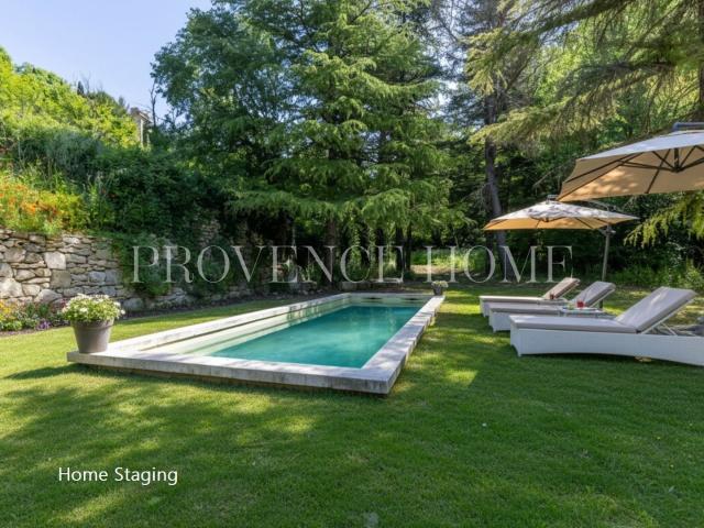 A Vendre Propriete A Pied Du Centre Du Village De Bonnieux. 200m² Bonnieux