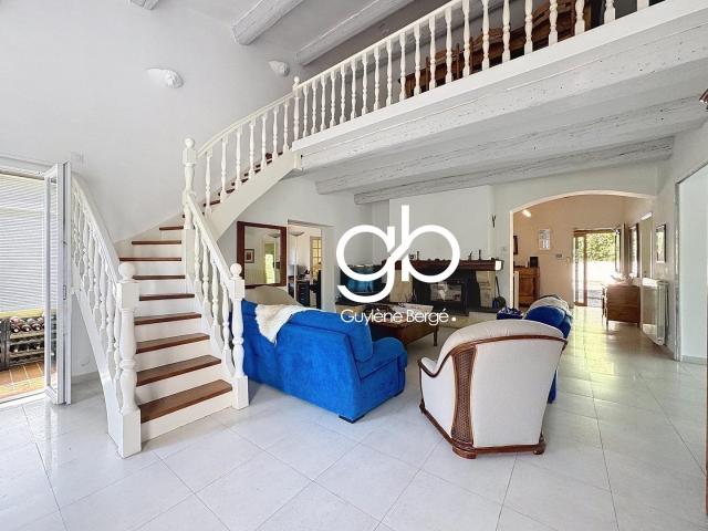 A Vendre: Propriété avec piscine 7 pièces à Saint Clément. 283m² Saint Clément de Rivière