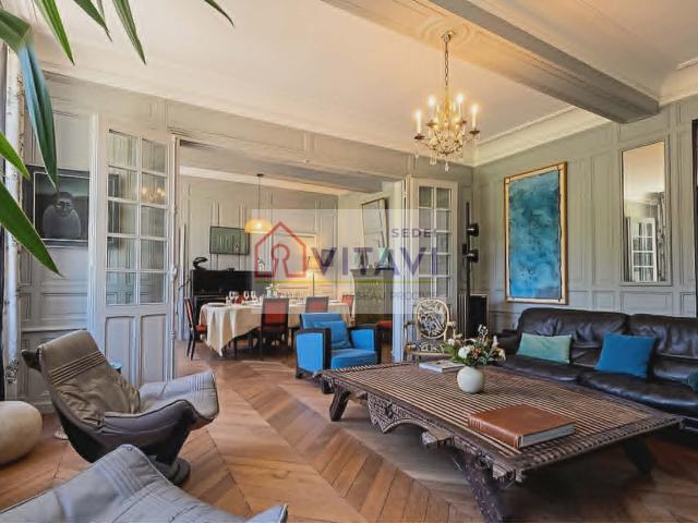 A VENDRE PROPRIÉTÉ D’EXCEPTION AU CŒUR DE BEAUVAIS