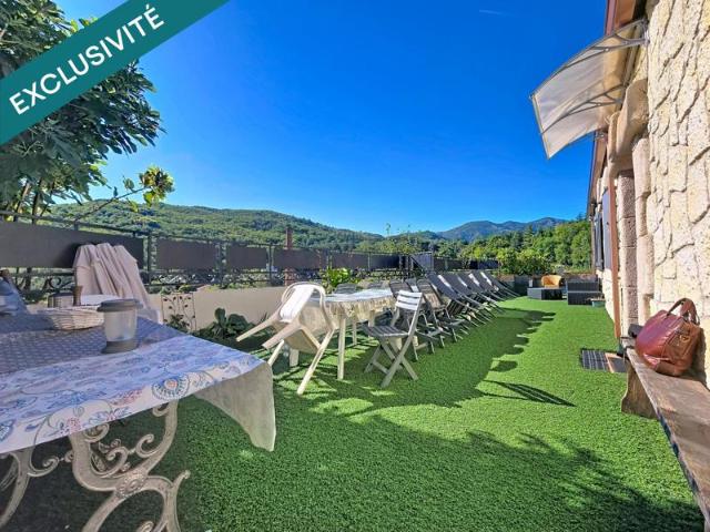 À vendre – Propriété de charme avec piscine, vue dégagée et terrain – Graissessac 34260 Maison 10 pièces – 230 m² habitables – Terrain de 3 000 m² env. – Revenus locatifs saisonniers: 30 000 ¤/an