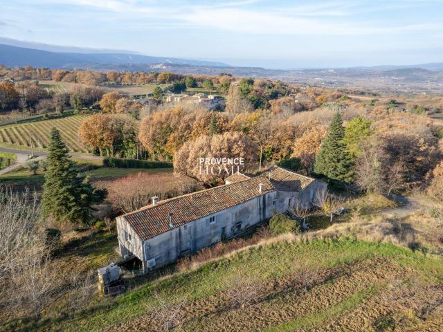 A Vendre Propriete Du XIXè A Renover Sur 2,4 Ha Avec Vignes. 200m² Bonnieux