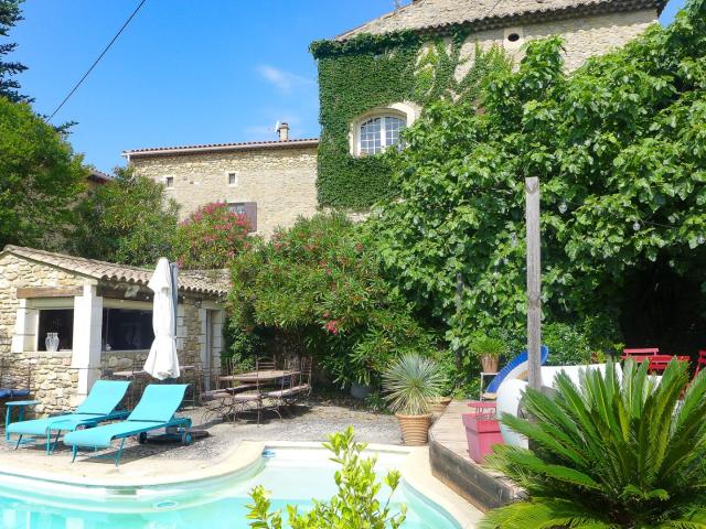 A vendre propriété pleine de charme proche joli village du G. 147m² Saint Paulet de Caisson