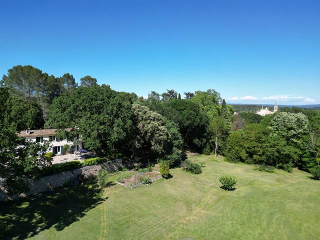 A vendre Propriété Proche Uzès 4.6 hectares de terrain 195m² Uzès