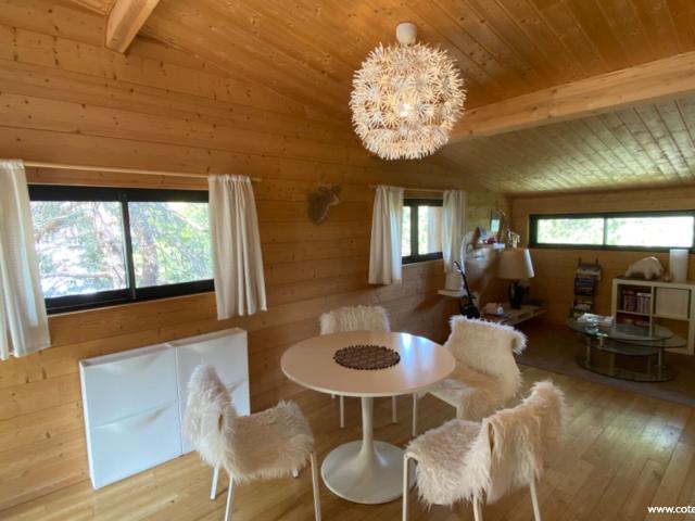À Vendre, Ravissant chalet au Mont Serein face au Ventoux B. 200m² Beaumont du Ventoux
