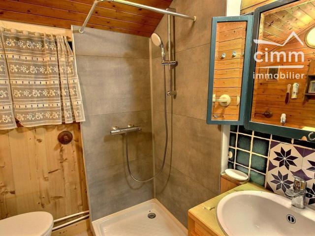 A VENDRE RIVIERE ENVERSE 74440 CHALET ATYPIQUE – VÉRITABLE