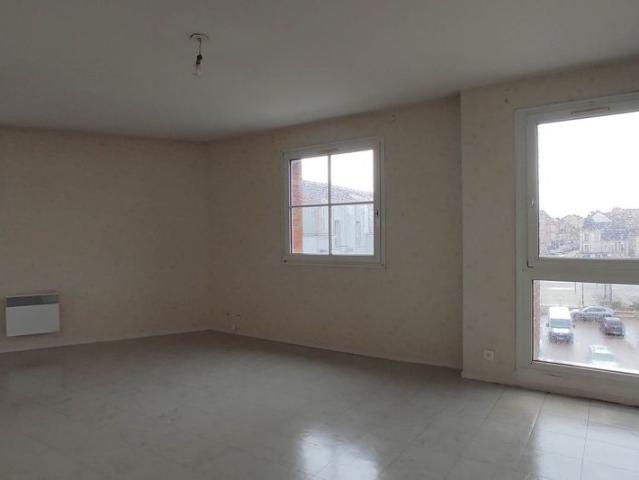 A VENDRE ROMILLY SUR SEINE – 26 PLACE DES MARTYRS DE LA LIBERATION PORTE N 06 ETAGE N°3