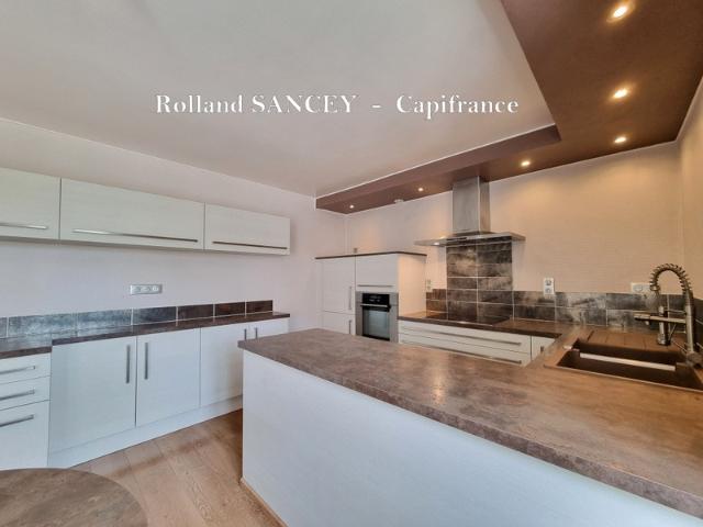A vendre ROYE 70 Maison avec habitation principale et logement locatif sur plus de 5800 m2