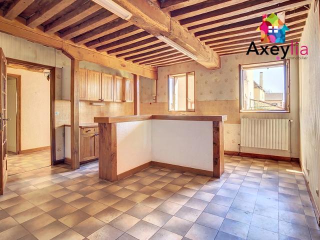A VENDRE SAINT AGNAN MAISON DE VILLAGE AVEC GARAGE ET JARD