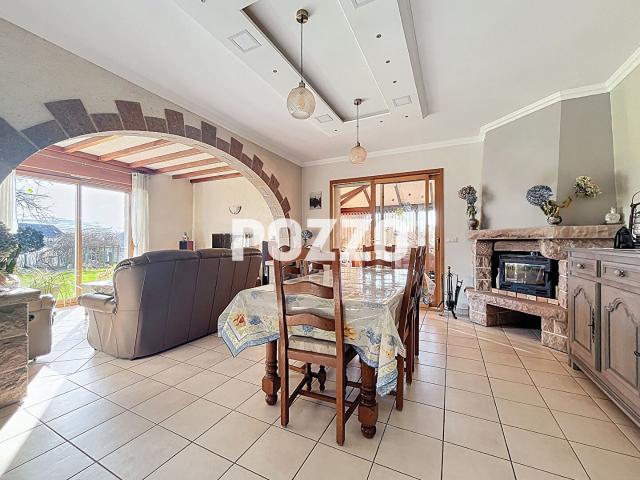 A Vendre Saint Hilaire Du Harcouet Maison 7 pièce s 195.39 m2 Vie de plain pied Garage Terrain