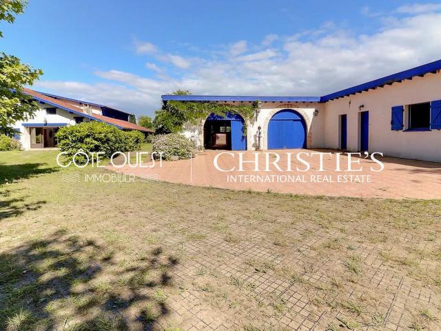 À vendre Saint Martin de Hinx Propriété avec piscine au calme