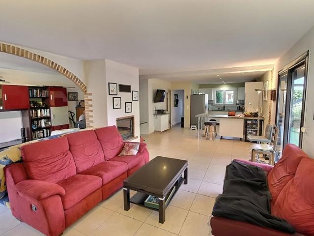 À VENDRE SAINT NAZAIRE VILLA 3 FACES DE 108 m2 SUR TERRAIN AVEC PISCINE DE 358 m2