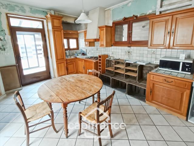 A vendre SENNECEY LE GRAND MAISON de 136 m² DEPENDANCE ET ATELIER DE 262 m²