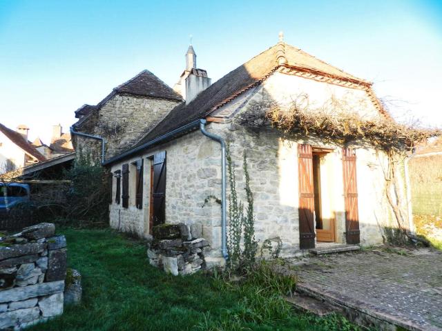 A vendre secteur Gramat, maison pierres 2 chambres, jardinet 114m² Gramat