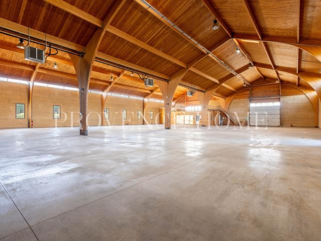 A Vendre Site Professionnel Strategique 1800 m² Proche Avign. 1800m² Caumont sur Durance
