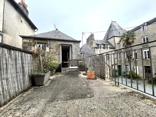 A VENDRE SOQUET IMMOBILIER APPARTEMENT COUP DE COEUR avec TERRASSE DINAN CENTRE