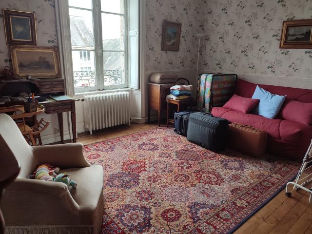 A VENDRE SOQUET IMMOBILIER CENTRE DE DINAN APPARTEMENT T3 JARDIN PRIVATIF