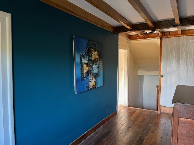 Spacieuse propriété avec 2 logements, dépôt, atelier, garage et terrains constructibles sur 4.881 m2