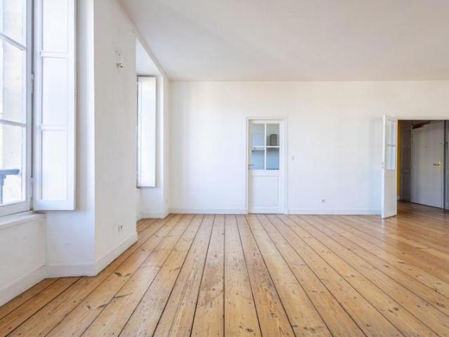 A vendre: spacieux T5 Duplex, Jardin public, Bordeaux