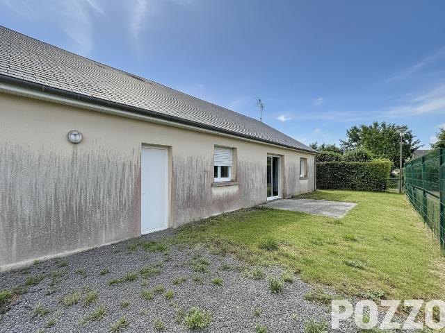 A VENDRE. ST CLAIR SUR ELLE. PLAIN PIED. 3 CHB. CENTRE BOURG