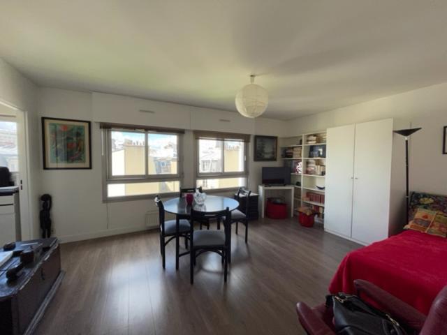 A VENDRE STUDIO 33m2 EN BON ETAT PARIS 75012