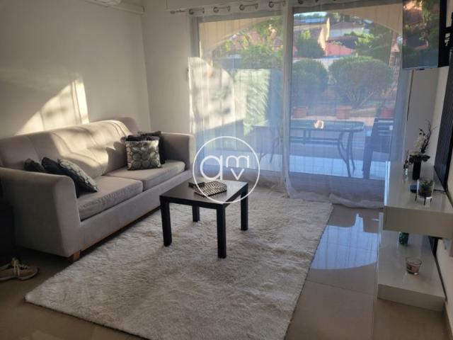 A vendre studio de 23 m2 entièrement équipé, situé Avenue de