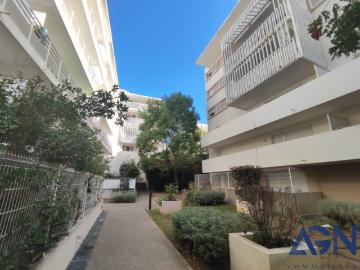À VENDRE: STUDIO DE 27,1M2 AVEC PARKING ET TERRASSE QUART