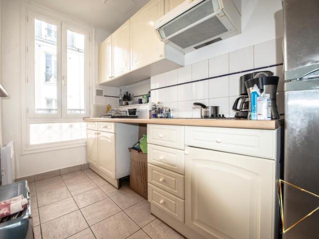 À vendre Studio en étage élevé sur cour