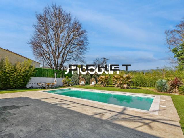 A vendre Superbe maison contemporaine à La Destrousse