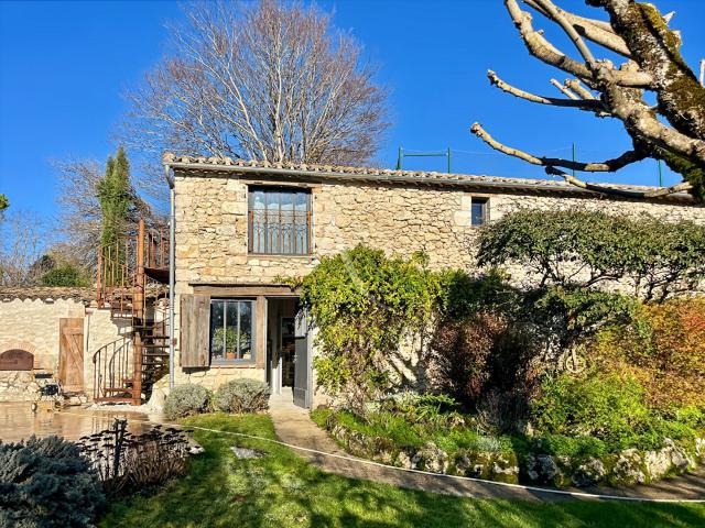 A VENDRE Superbe maison en pierre avec dépendance et pisci. 155m² Roquecor