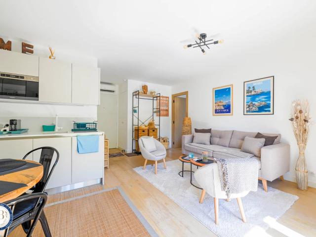 À Vendre – Superbe Appartement Moderne De 2 Chambres Port. 47m² Antibes