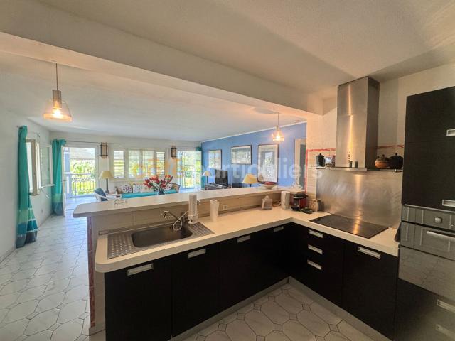 A VENDRE Superbe appartement double T3 meublé de 82 m2 avec grande terrasse Saint François