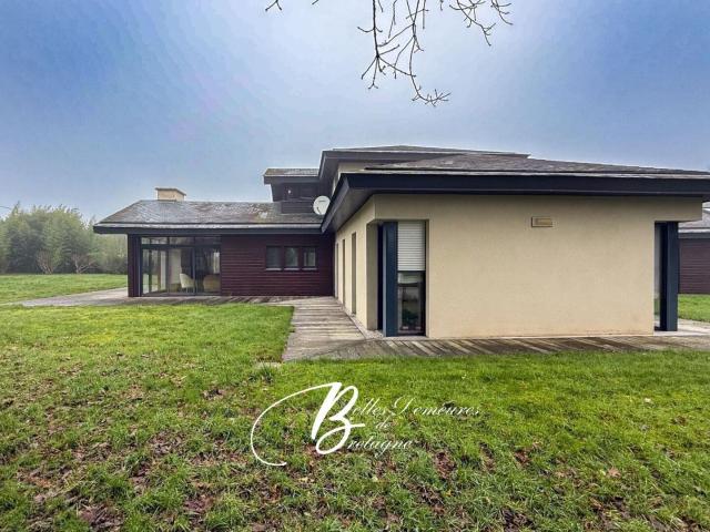 A vendre superbe comtamporaine aux portes de la ville, Côtes. 256m² Loudéac