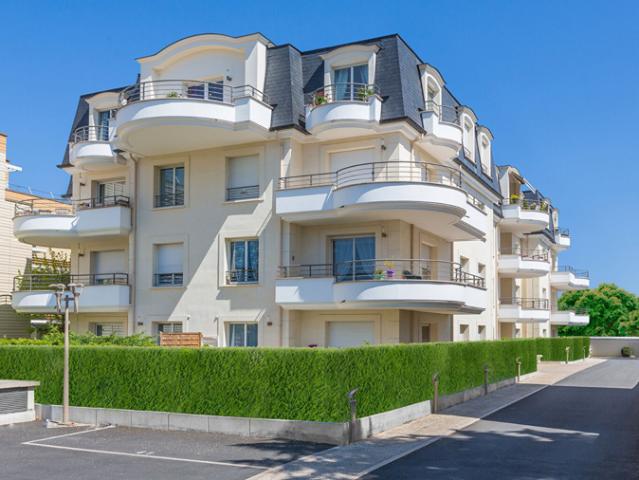 À Vendre Superbe 2 pièces au dernier étage à Sainte Genevi