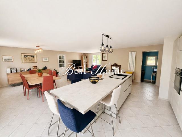 A VENDRE SUR CAISSARGUES Maison de plain pied avec piscine