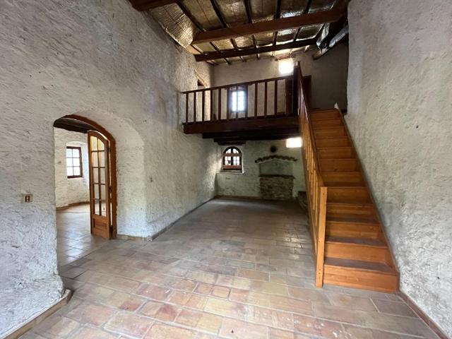 A vendre Mialet maison de village de 77 m2 avec potentiel de 80 m2 et terrain non constructible non attenant de 930 m2