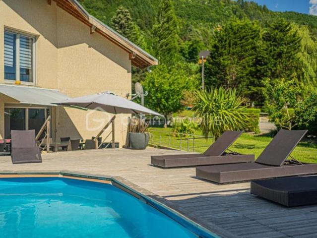 A VENDRE SUR LA COMMUNE DE SERRIERES EN CHAUTAGNE