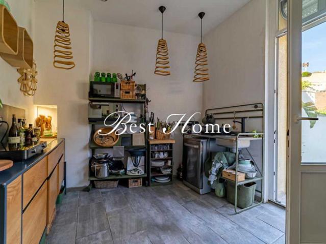 A VENDRE SUR NIMES Belle Maison de ville avec jardin et deux