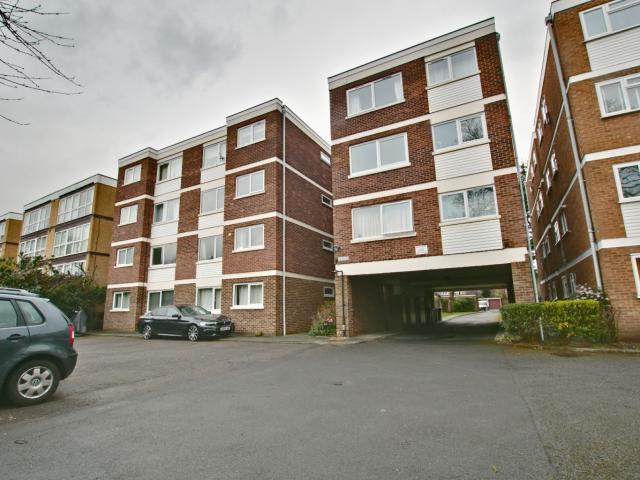 A very good size, one bedroom flat in a purpose built building