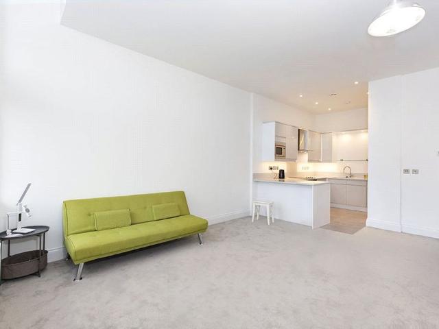 A very smart one bedroom luxury apartment located on the first floor of one of York's most exclusive developments, The Residence
