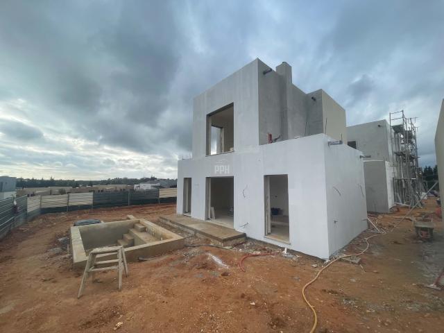 A vila terá 3 quartos, além de escritório e piscina privativa