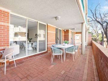 A Villa Like Beachside Apartment With A Private Entry, Huge Terrace And 155sqm On Title